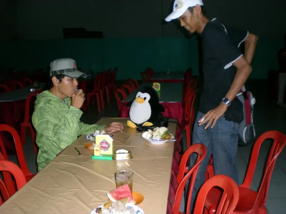 Meninggalkan jejak stiker Ubuntu