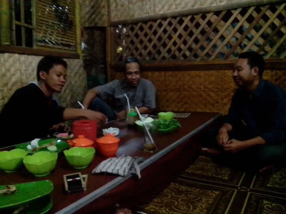 Dinner Hidangan Bebek Goreng di Warung Pasundan 1, Menganti
