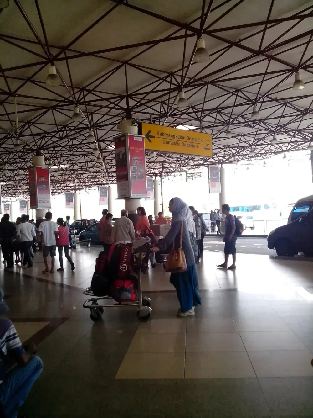 Board Kuning Keberangkatan Domestik