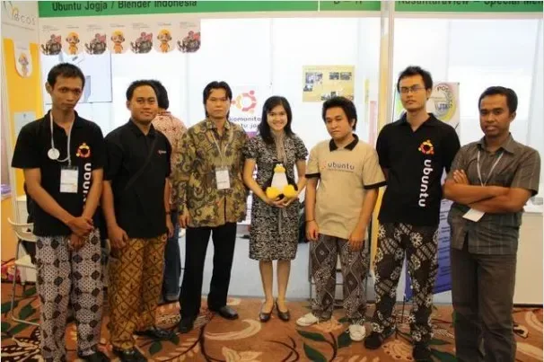 Komunitas Ubuntu Jogja bersama Ketua Ubuntu-ID dan Ruth Marya