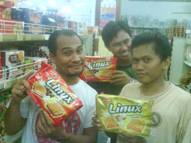 Biskuit merek LINUX - tampak depan