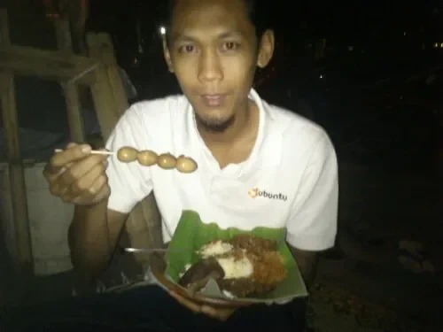 Sajian Sate Telur Puyuh dengan bumbu bacem khas angkringan yang menggugah selera