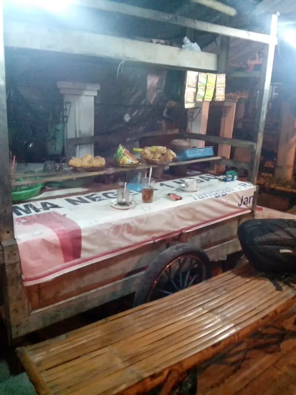 Angkringan Prapatan Terminal Bis Lawas, Ngawi