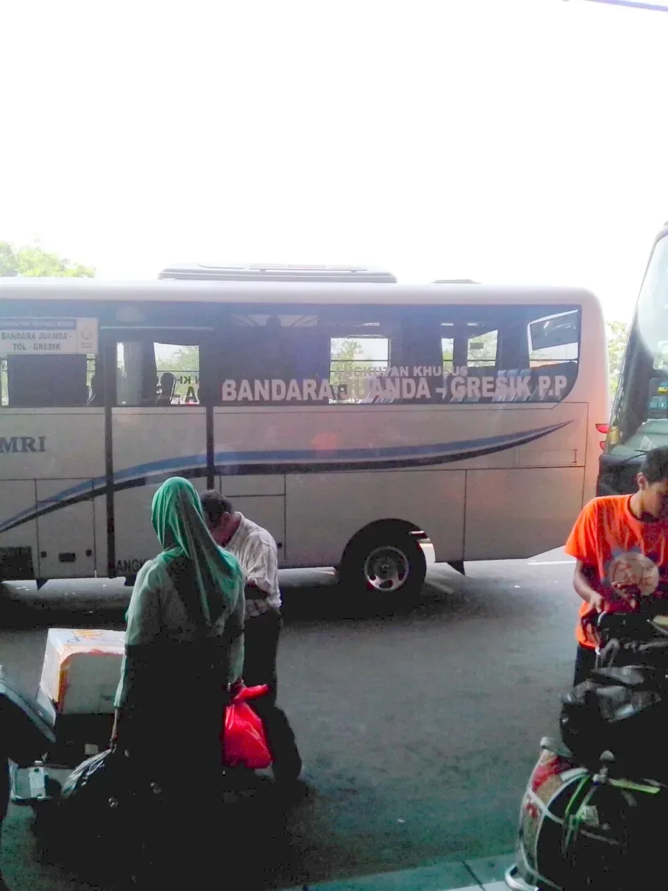 Bis Damri Bandara Juanda - Gresik