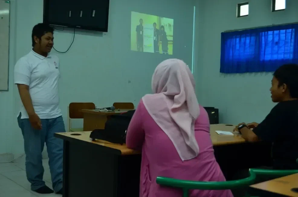 Para peserta kegiatan komunitas Linux