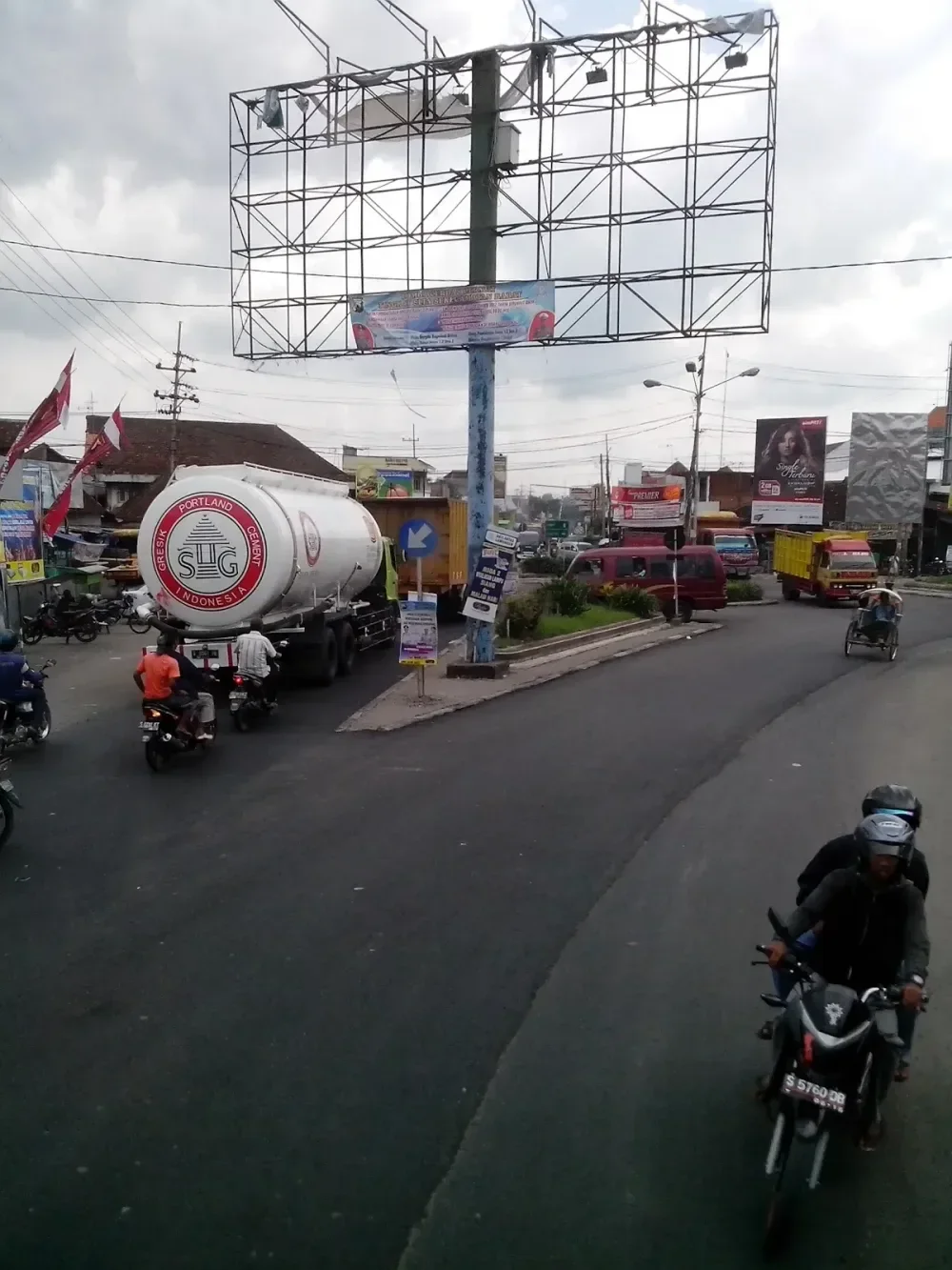 Sampai di Pasar Babat pertigaan ke Jombang - Tuban - Lamongan