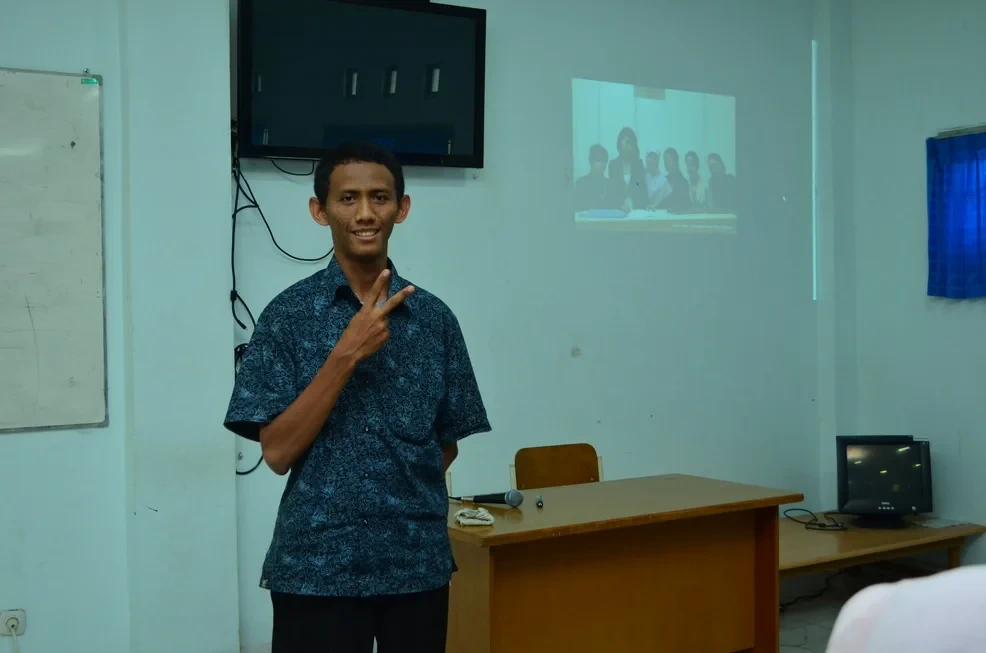 Peserta mencoba langsung di komputer