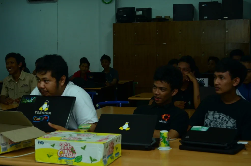 Pandangan dari belakang ruangan