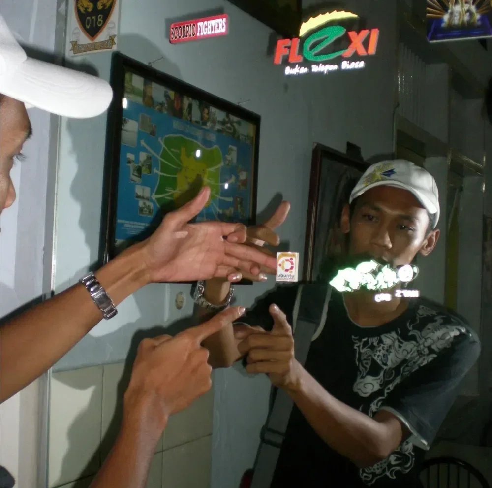 Foto bersama di rumah makan