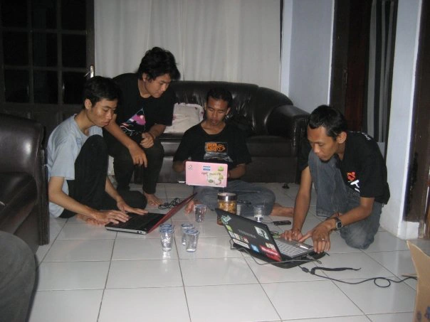 Rombongan Ubuntu Jogja bersiap untuk touring ke Kebumen