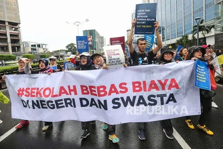 Antara Sekolah Gratis dan Kotak Makan: Menggugat Logika Prioritas Bangsa