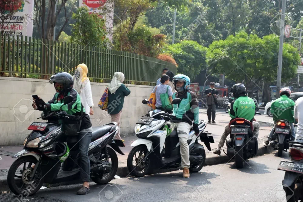Fenomena KrisisOjol: Kenapa Pesanan Ojek Online Semakin Sulit Didapat Driver?