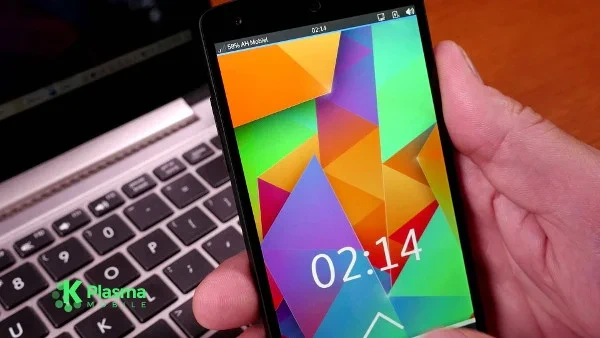 Tampilan antarmuka Plasma Mobile di smartphone